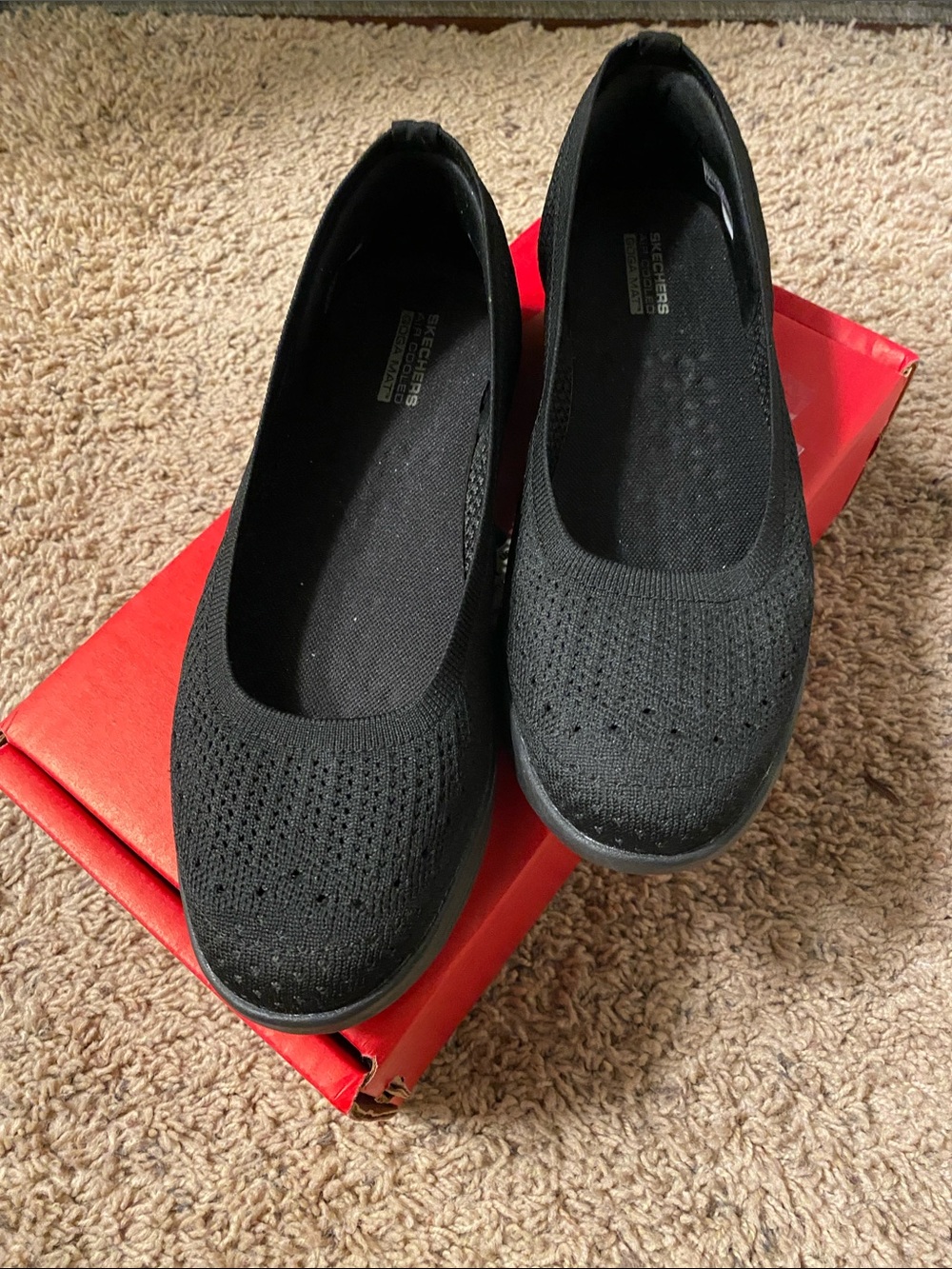 SALE‼️ Skechers Women's Black Knit Slip-On Ballet Flats Like New!